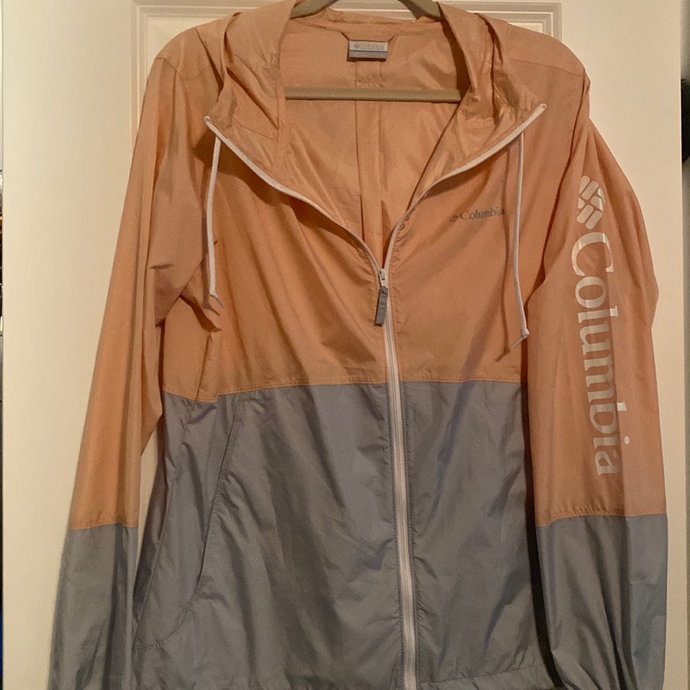 Columbia full zip windbreaker.